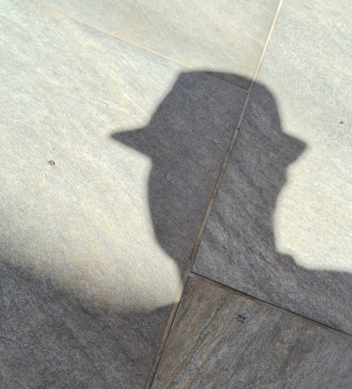 Schaduw van Wouter tijdens een wandeling
